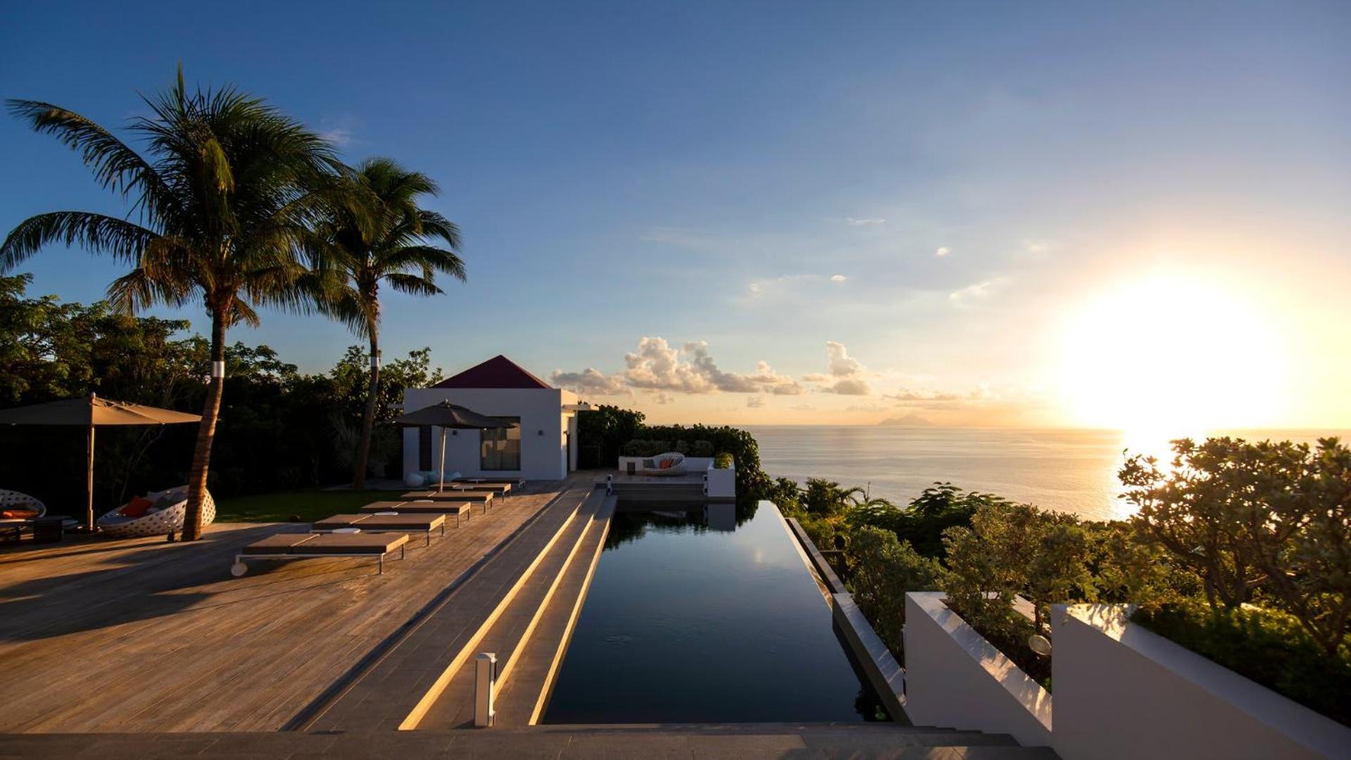 Outstanding Villa with Sophisticated Design