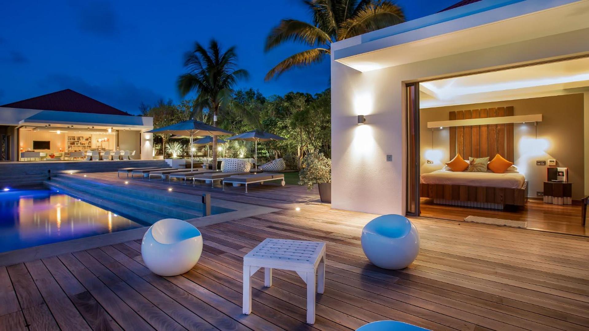 Outstanding Villa with Sophisticated Design