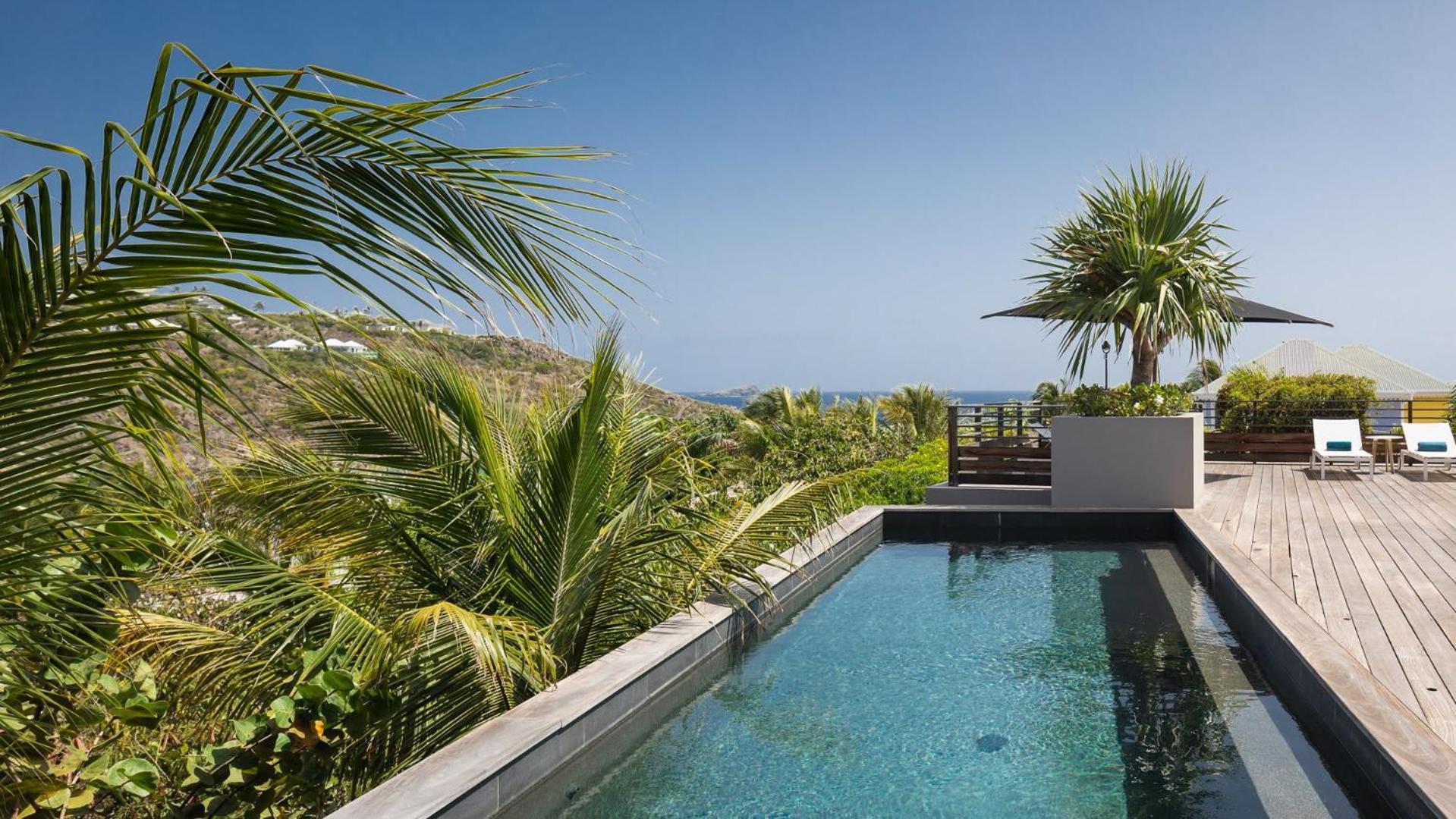 Lovely Villa with Tropical Environment