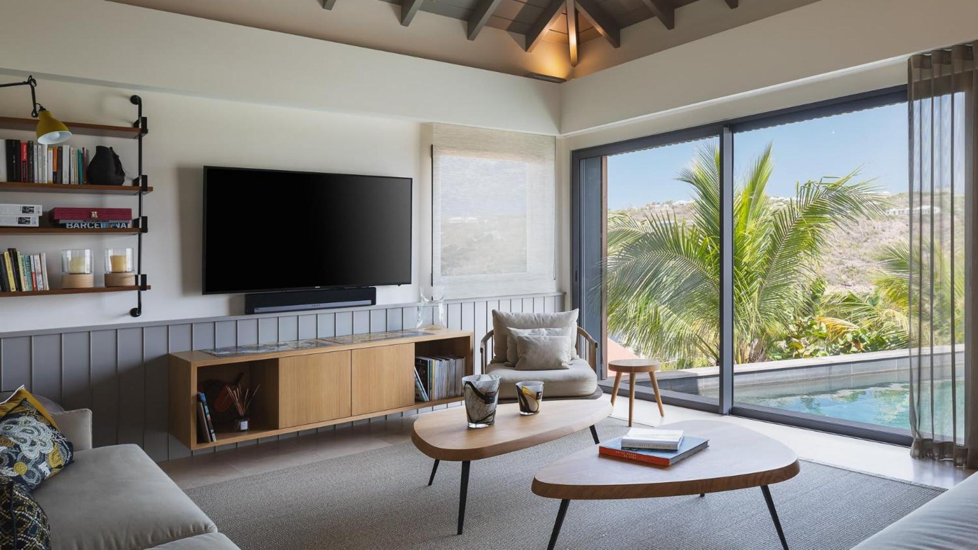 Lovely Villa with Tropical Environment