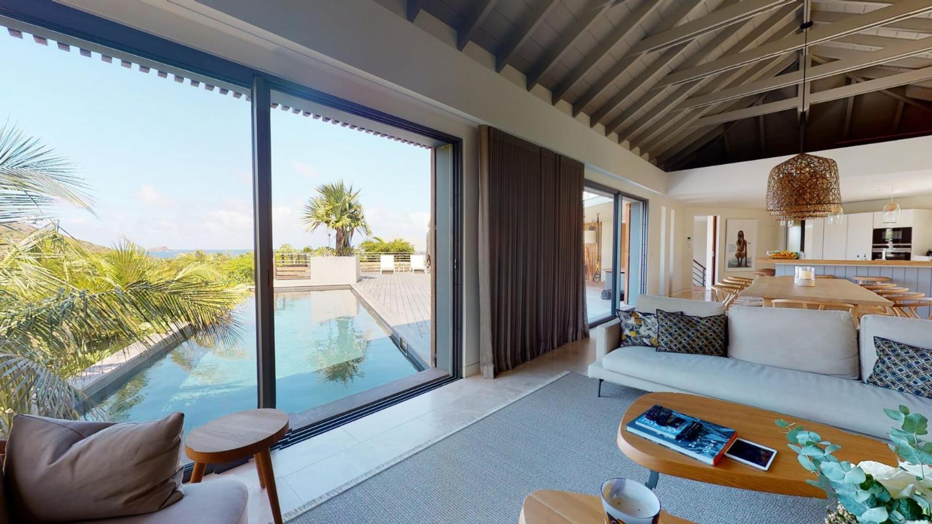 Lovely Villa with Tropical Environment