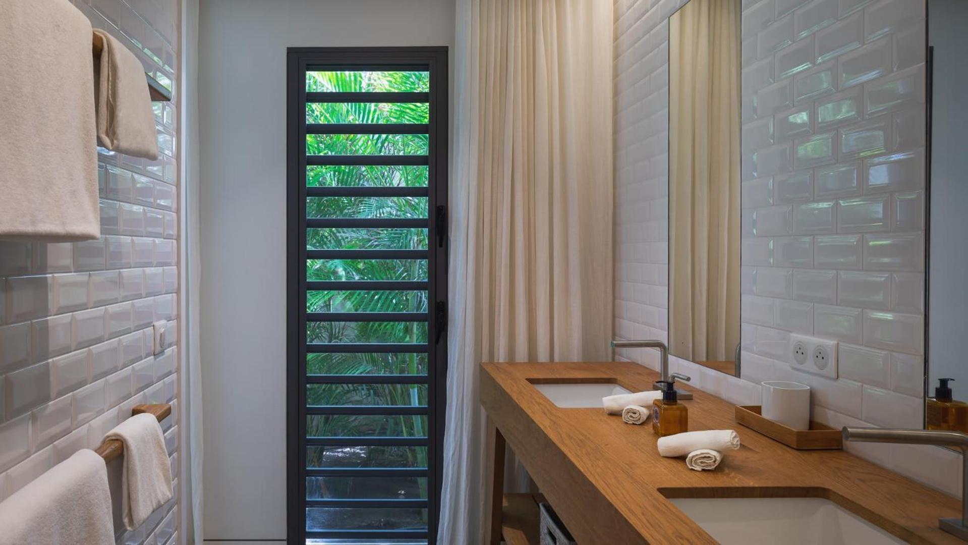 Lovely Villa with Tropical Environment