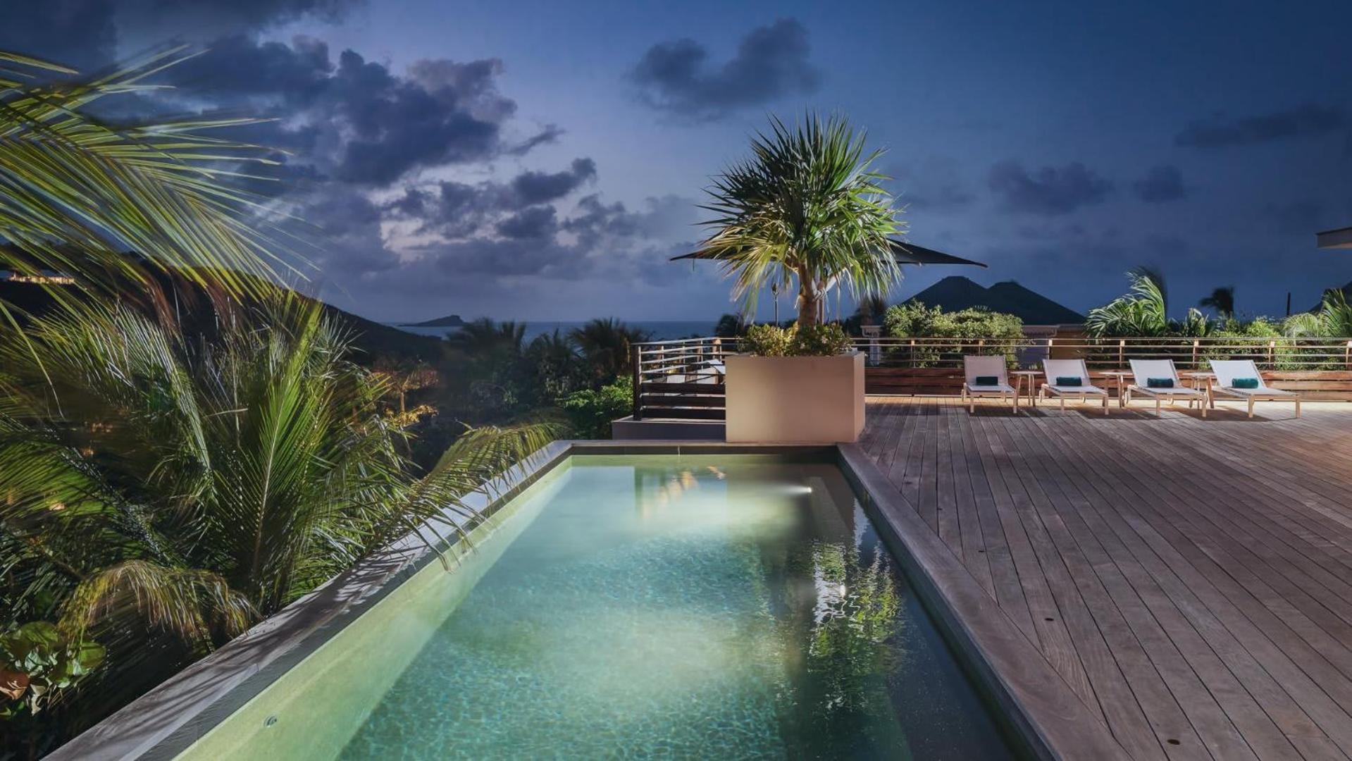 Lovely Villa with Tropical Environment