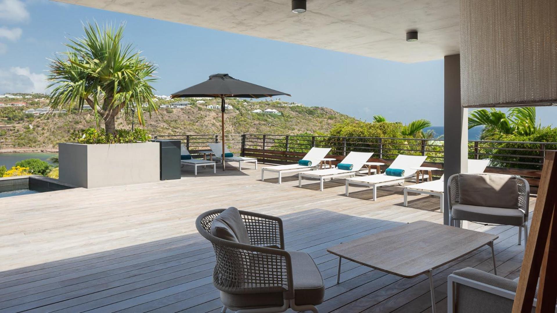 Lovely Villa with Tropical Environment