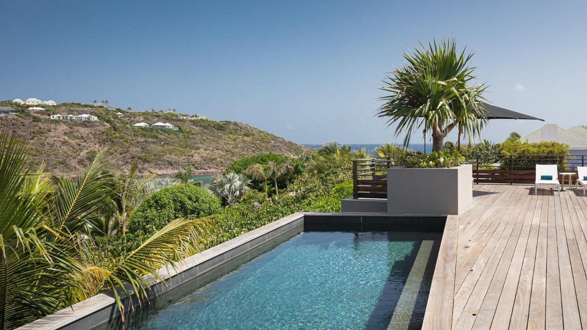 Lovely Villa with Tropical Environment