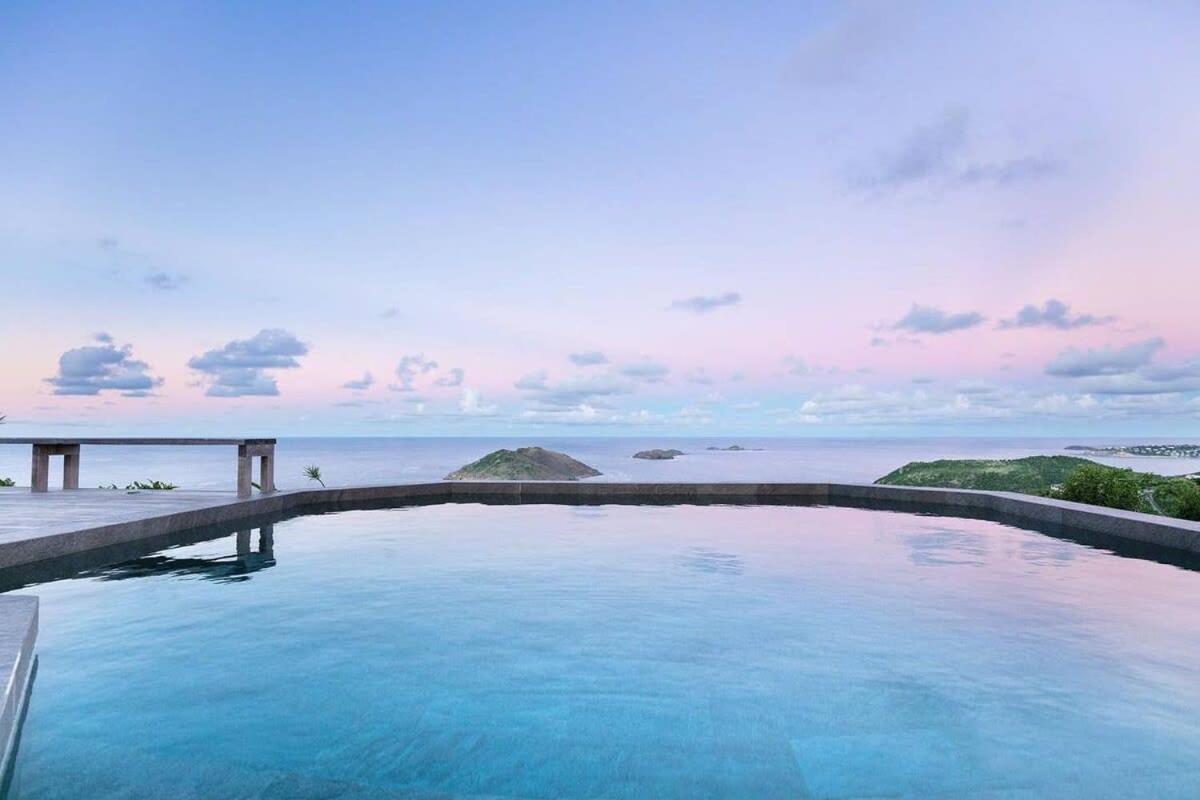 Gates of Paradise Villa in Colombier