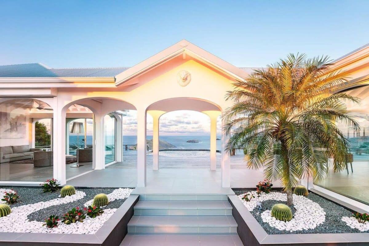 Gates of Paradise Villa in Colombier