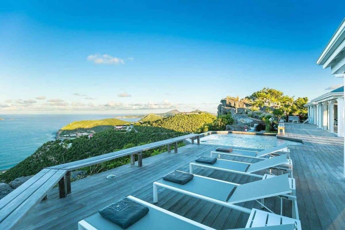 Gates of Paradise Villa in Colombier