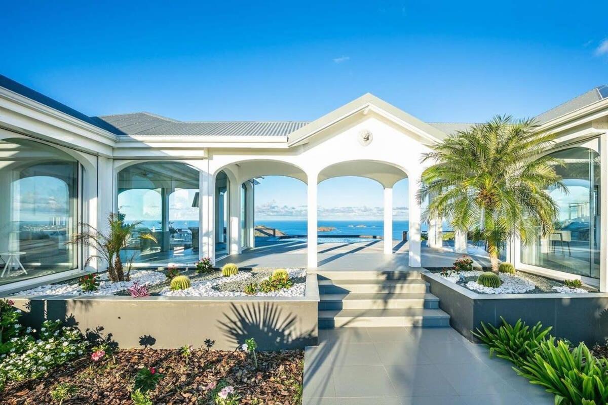 Gates of Paradise Villa in Colombier