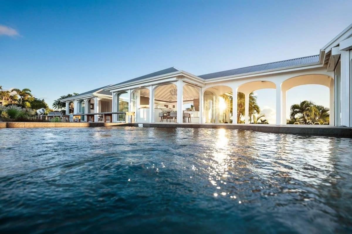 Gates of Paradise Villa in Colombier