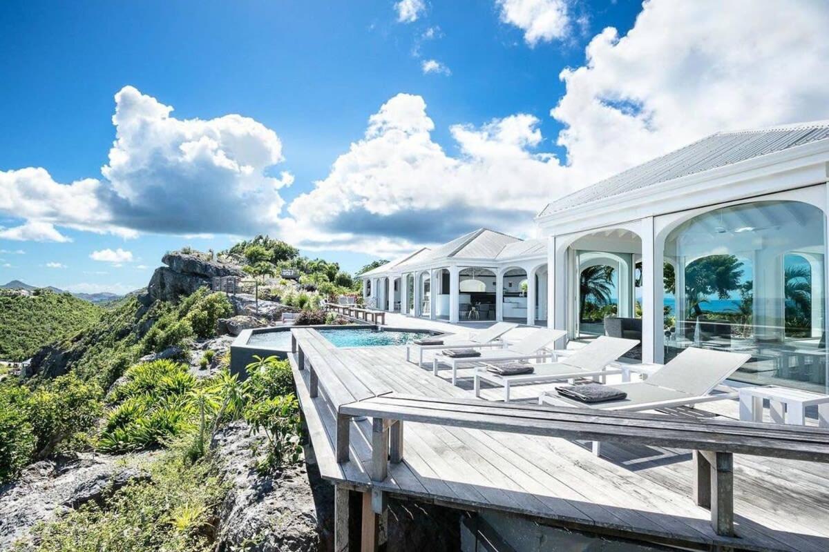 Gates of Paradise Villa in Colombier