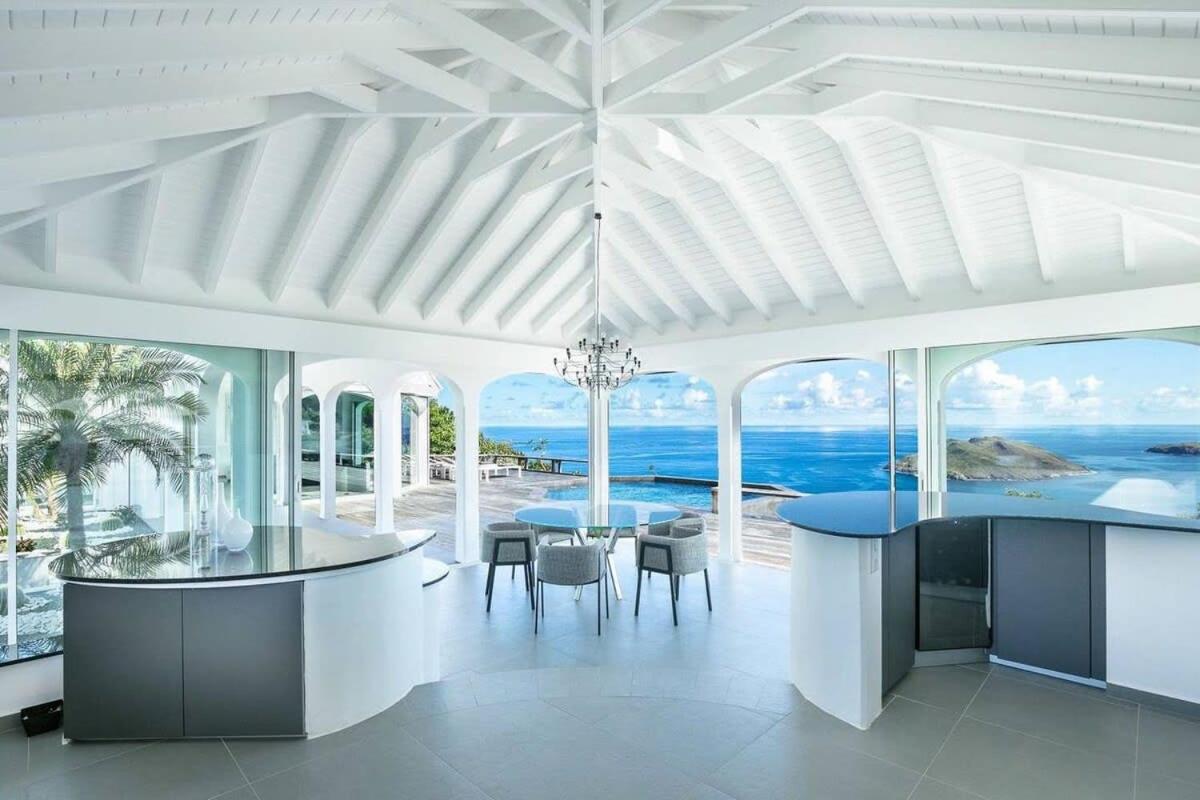 Gates of Paradise Villa in Colombier