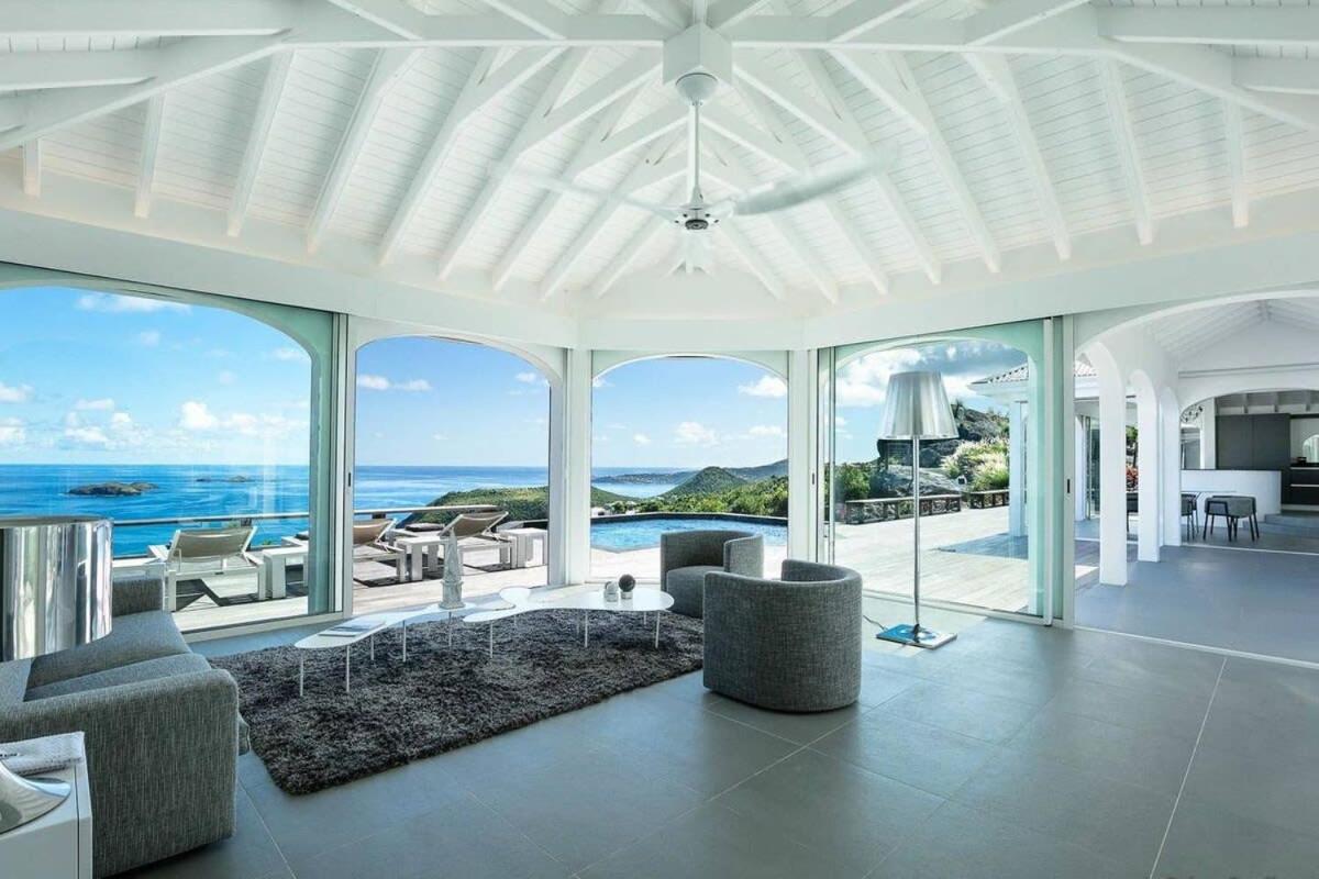 Gates of Paradise Villa in Colombier