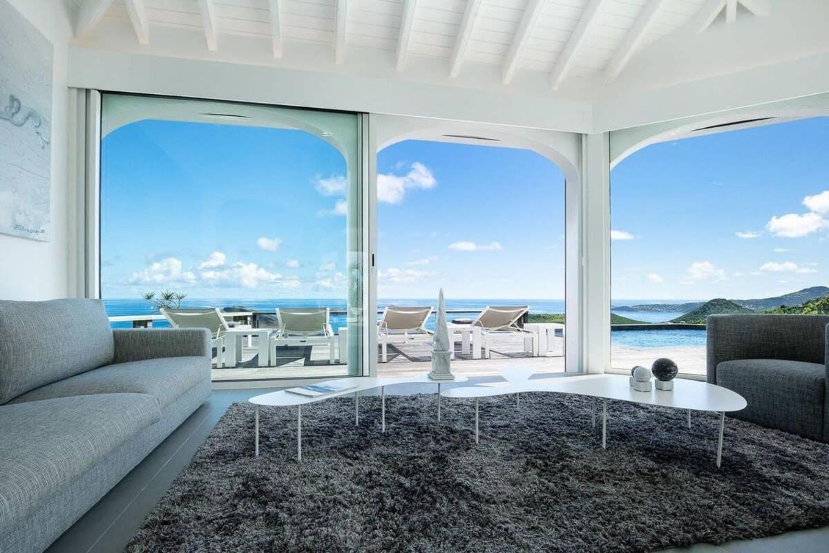 Gates of Paradise Villa in Colombier