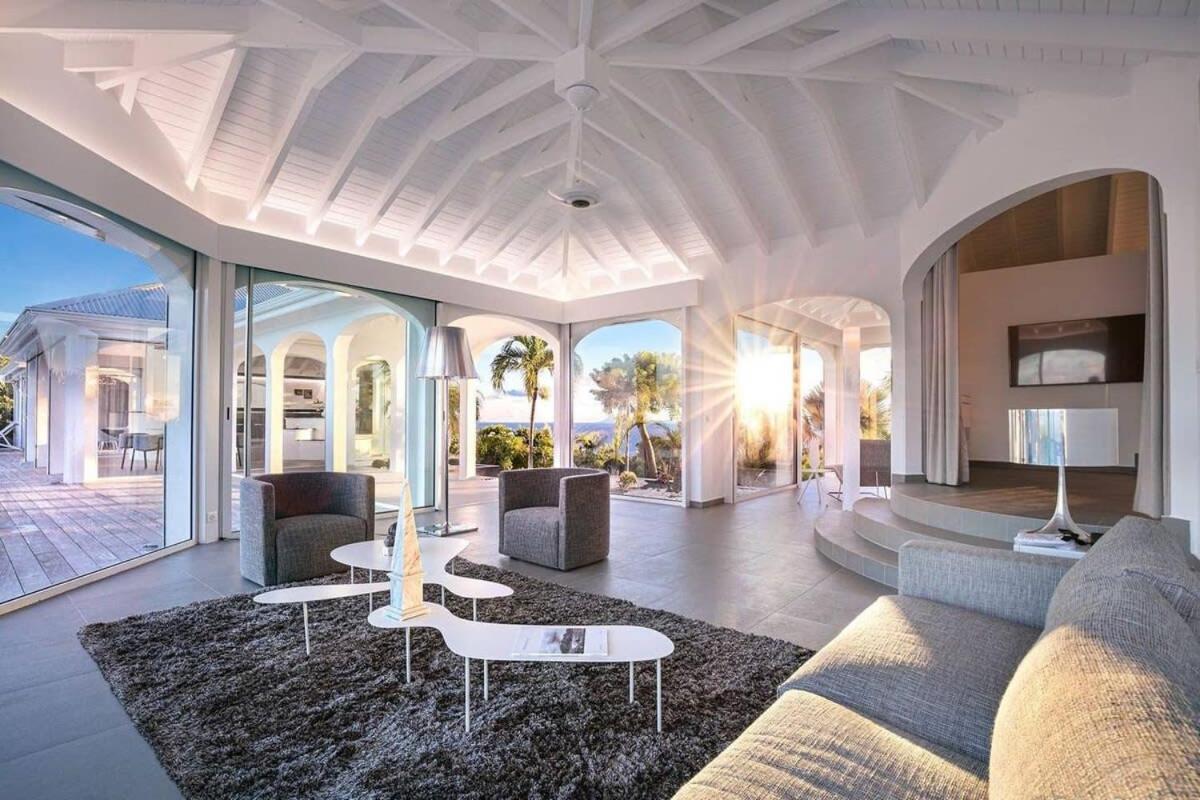 Gates of Paradise Villa in Colombier