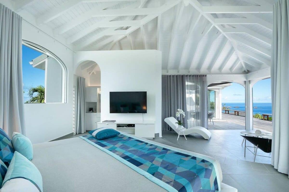 Gates of Paradise Villa in Colombier