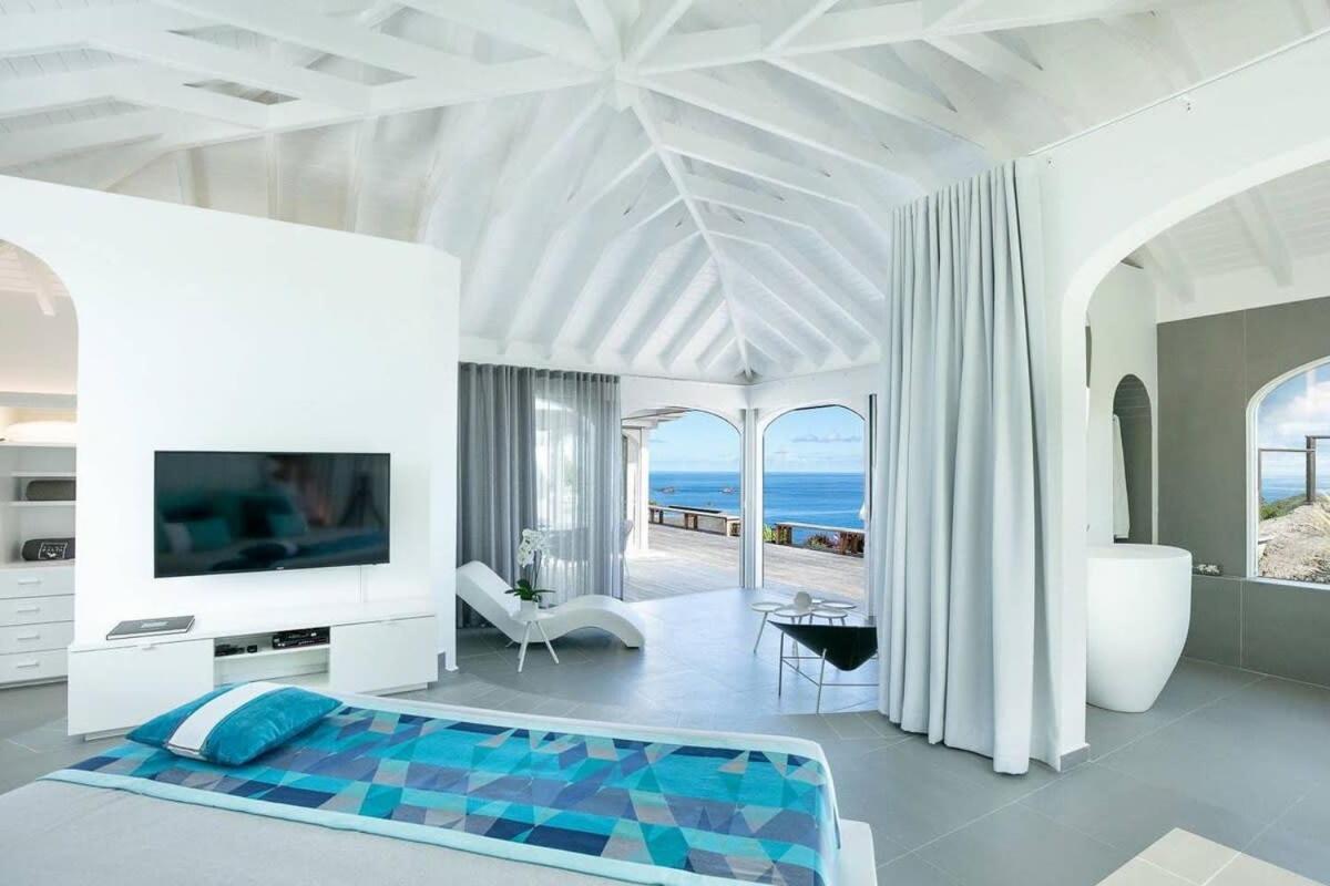 Gates of Paradise Villa in Colombier
