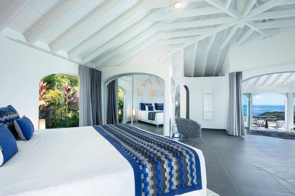 Gates of Paradise Villa in Colombier