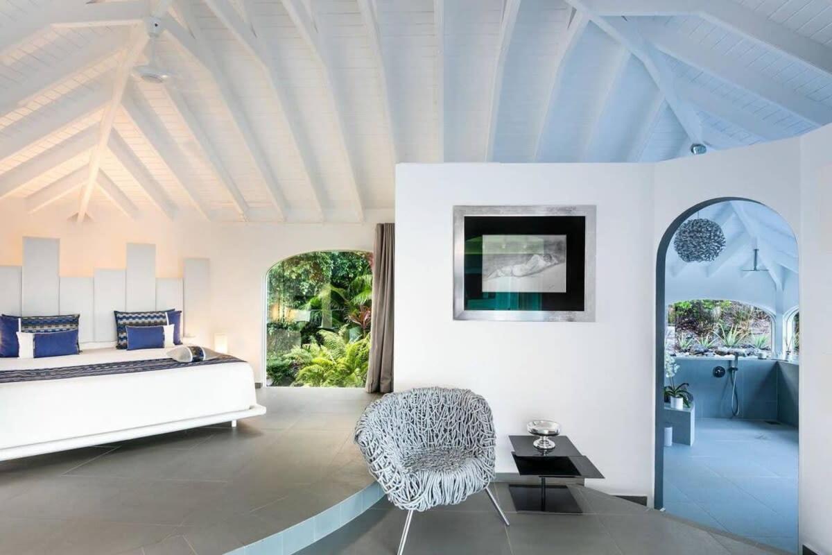 Gates of Paradise Villa in Colombier