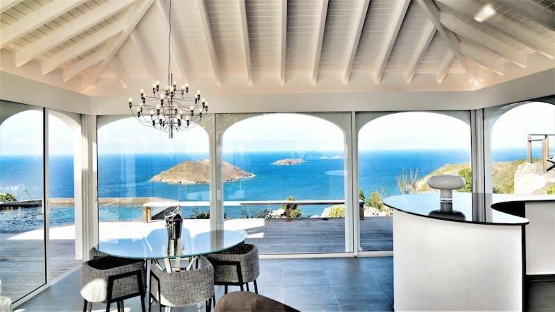 Gates of Paradise Villa in Colombier