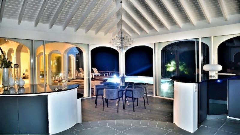 Gates of Paradise Villa in Colombier