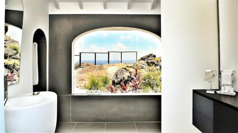 Gates of Paradise Villa in Colombier