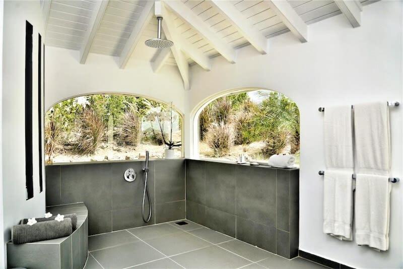 Gates of Paradise Villa in Colombier