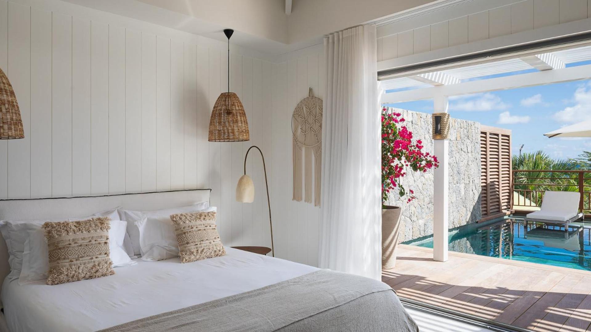 Hillside Villa with Lovely Decor
