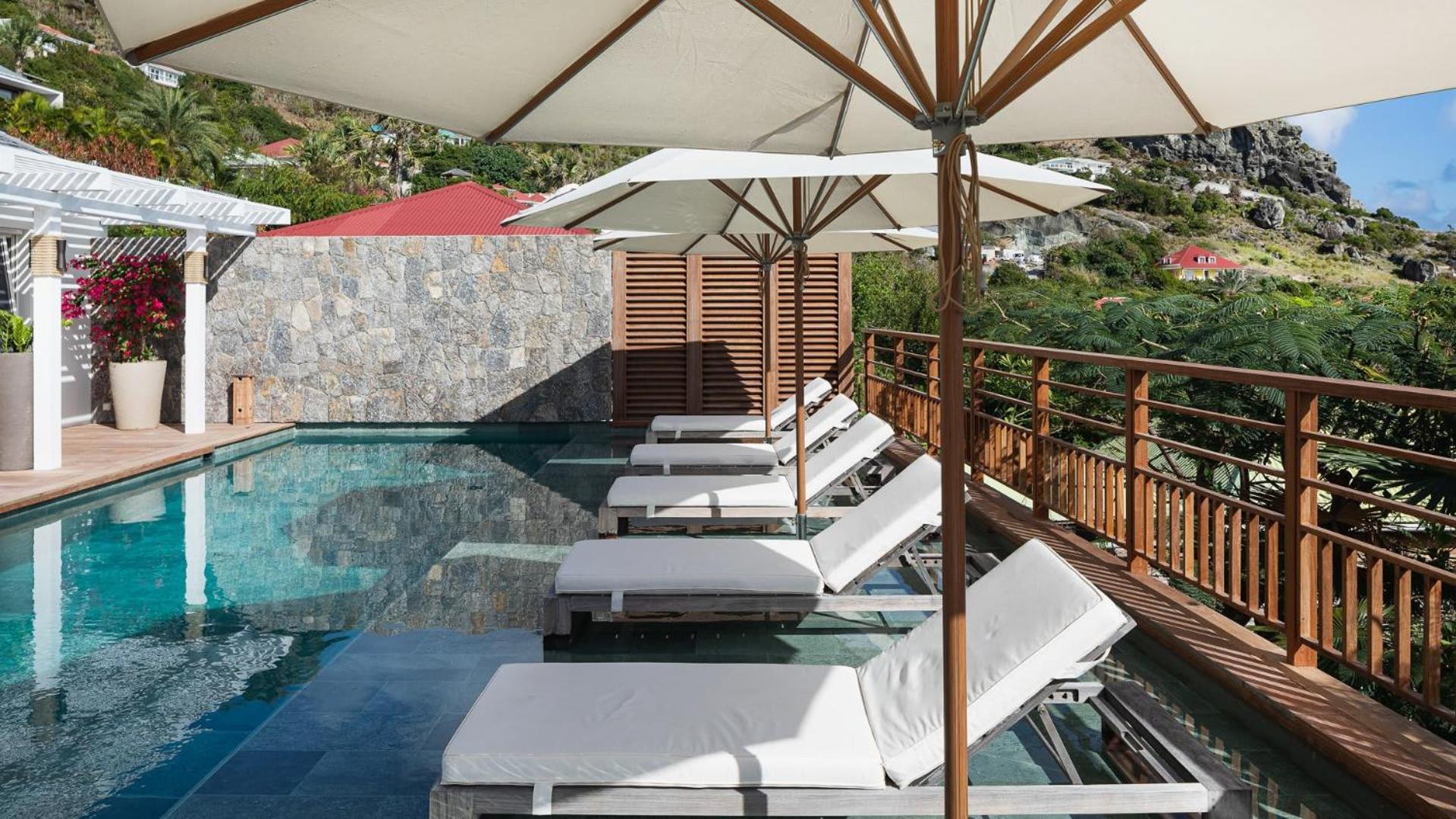 Hillside Villa with Lovely Decor