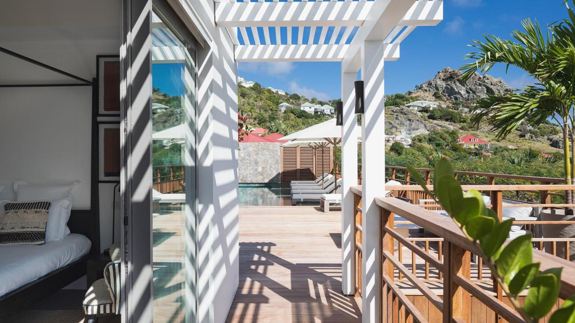 Hillside Villa with Lovely Decor
