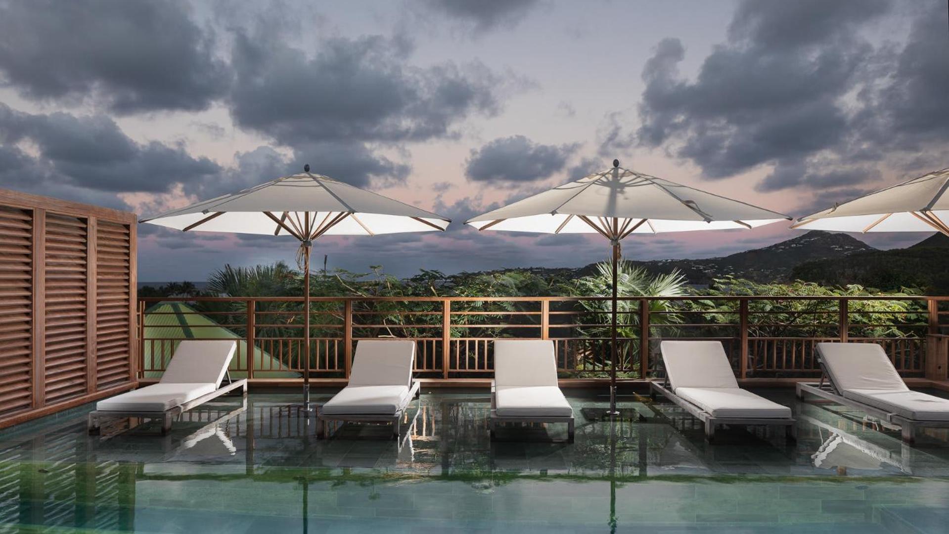 Hillside Villa with Lovely Decor