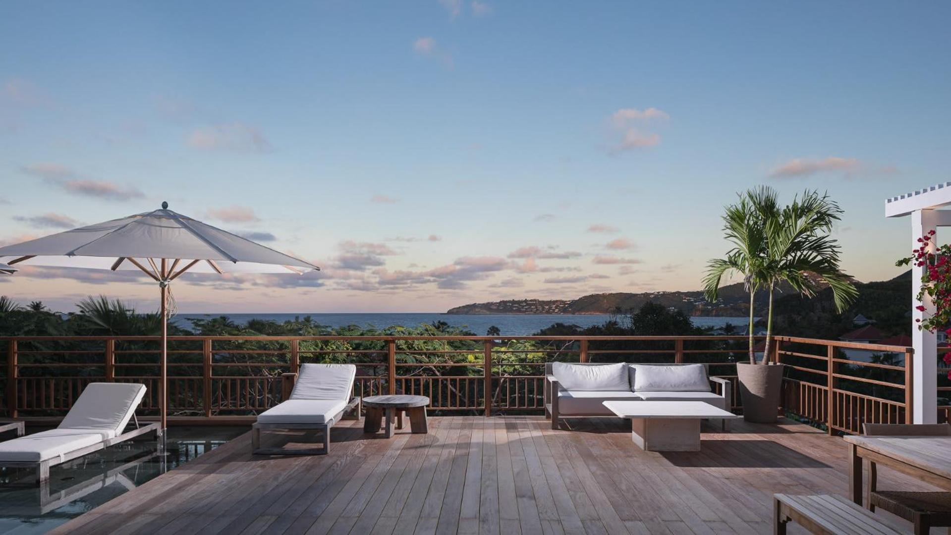 Hillside Villa with Lovely Decor