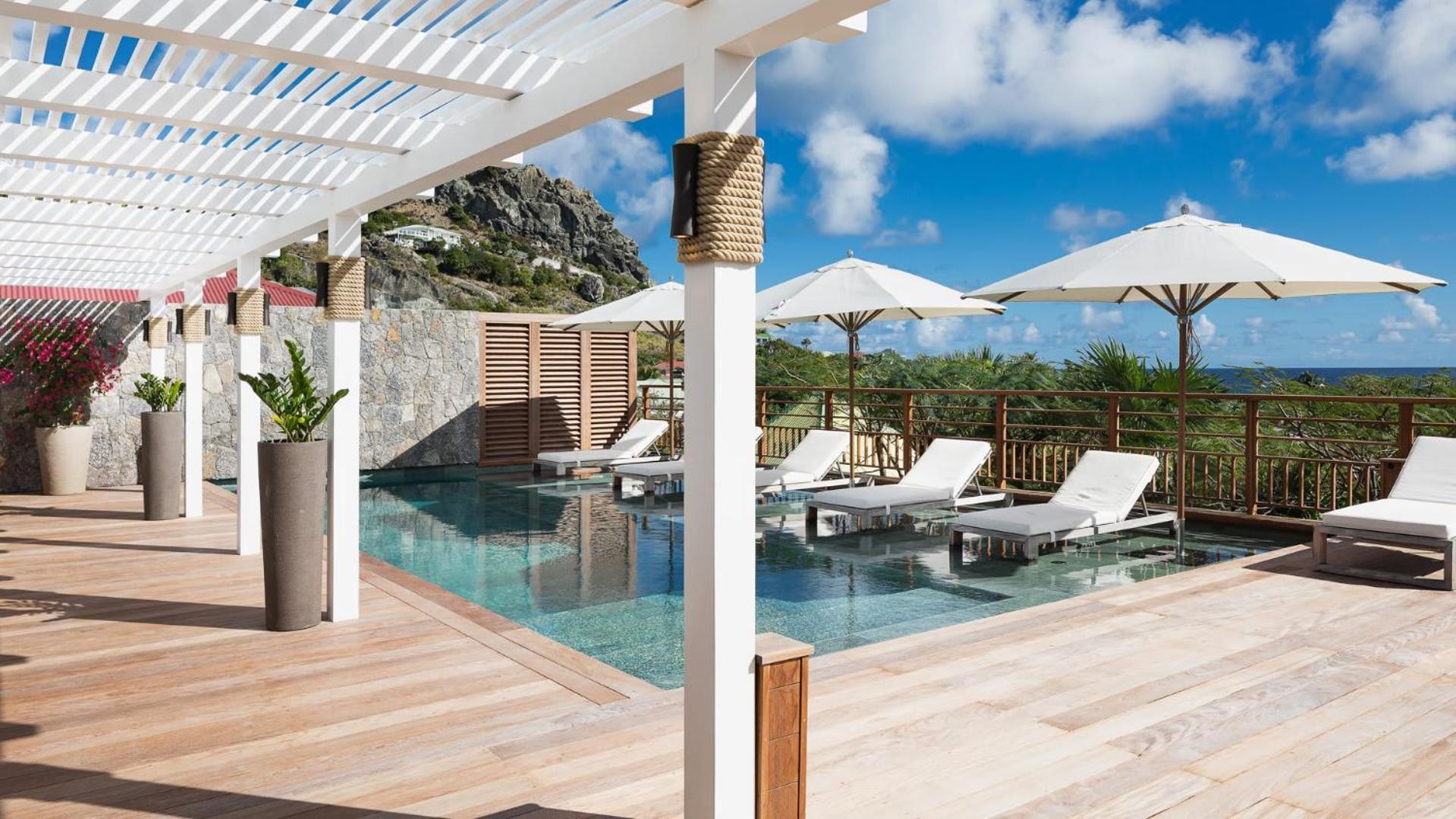 Hillside Villa with Lovely Decor