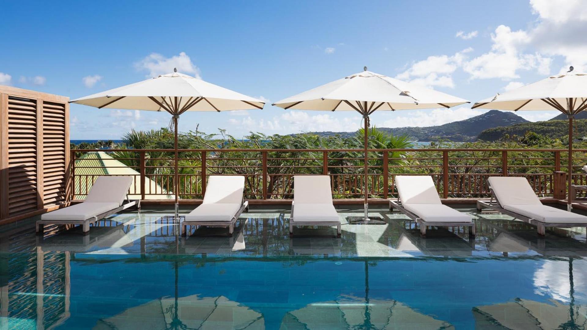 Hillside Villa with Lovely Decor