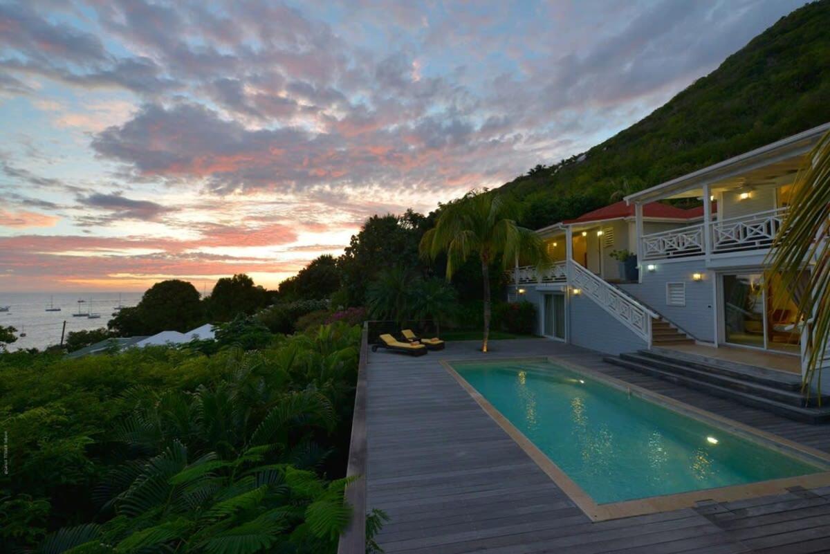 Authentic Summer Villa in Corossol Hillside