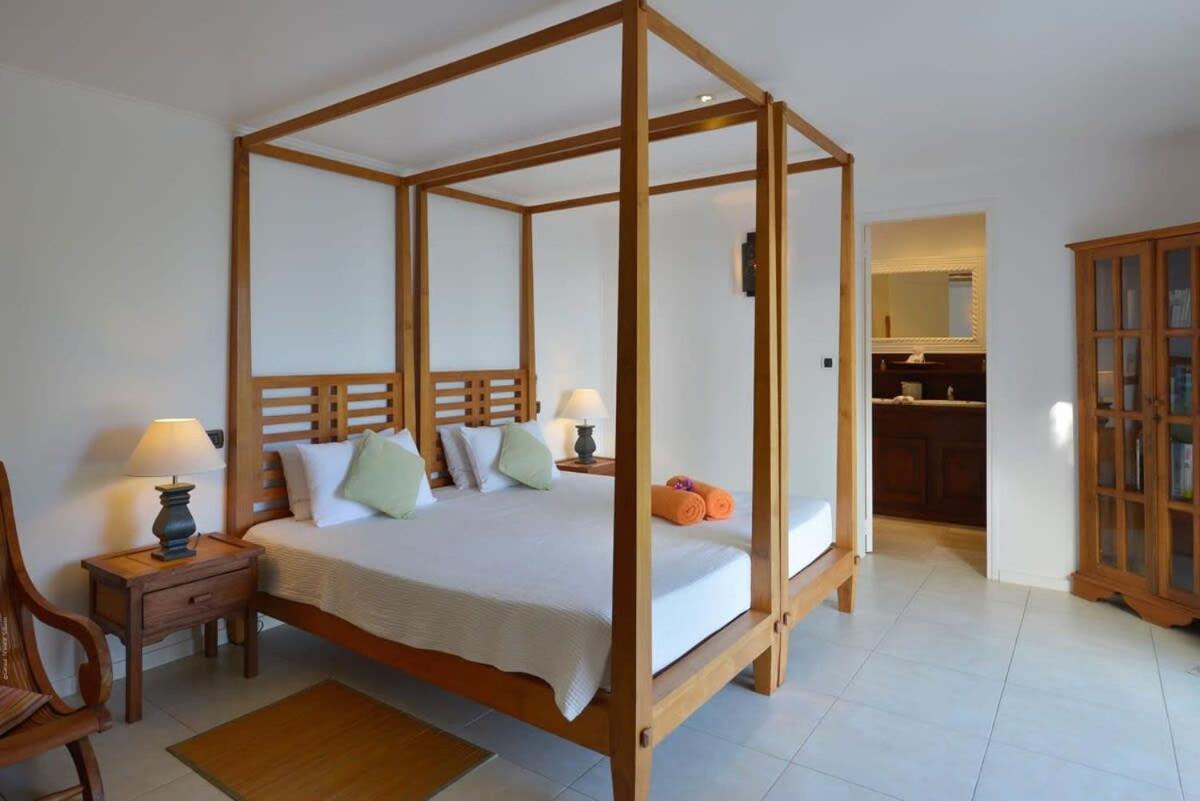 Authentic Summer Villa in Corossol Hillside