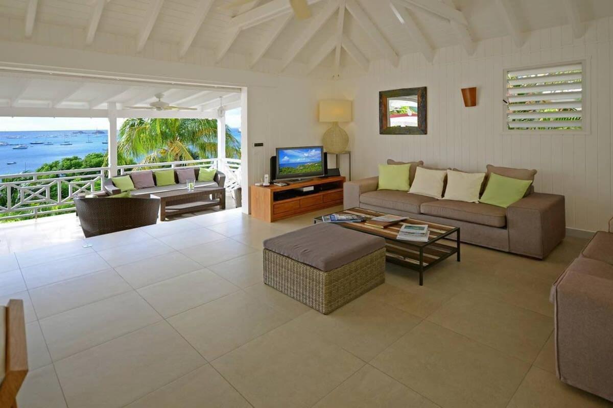 Authentic Summer Villa in Corossol Hillside