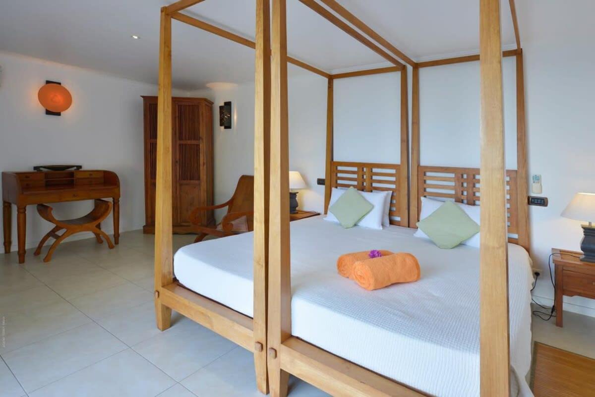 Authentic Summer Villa in Corossol Hillside