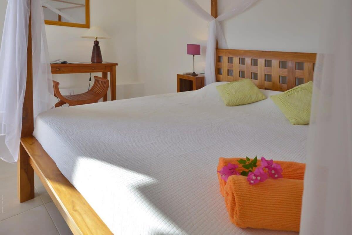 Authentic Summer Villa in Corossol Hillside