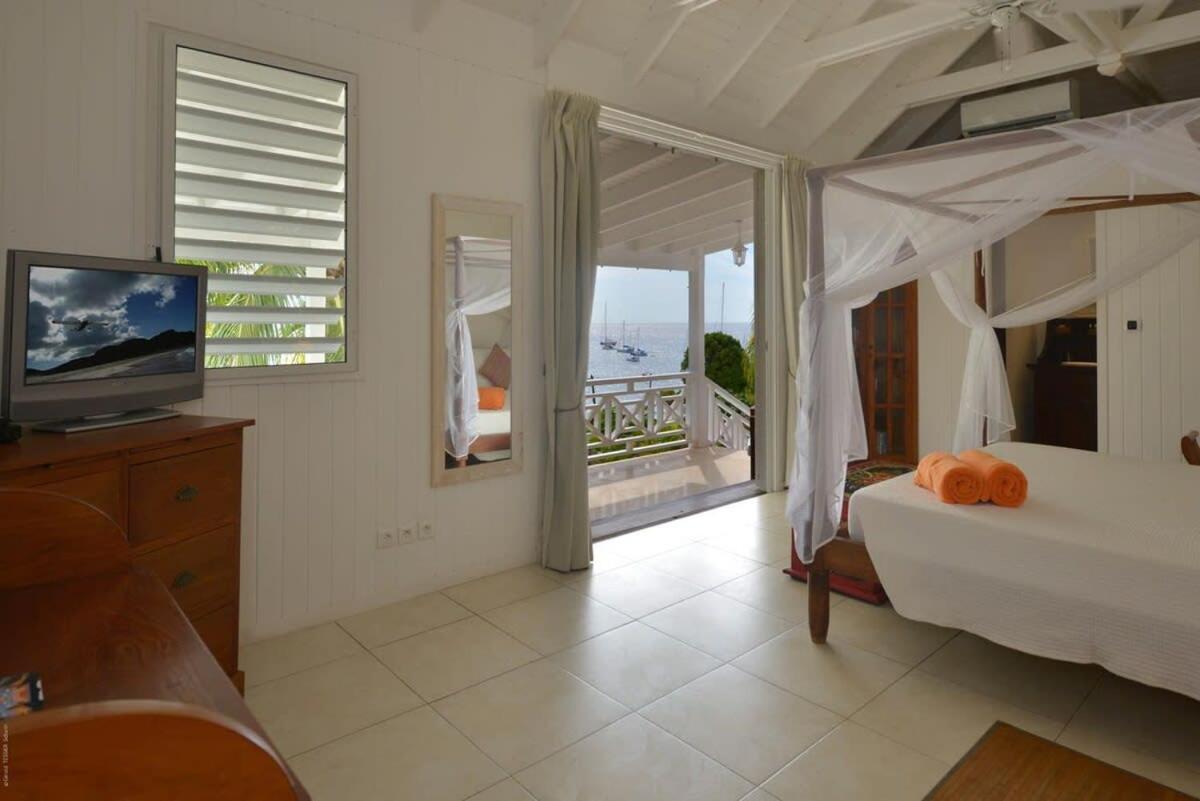 Authentic Summer Villa in Corossol Hillside
