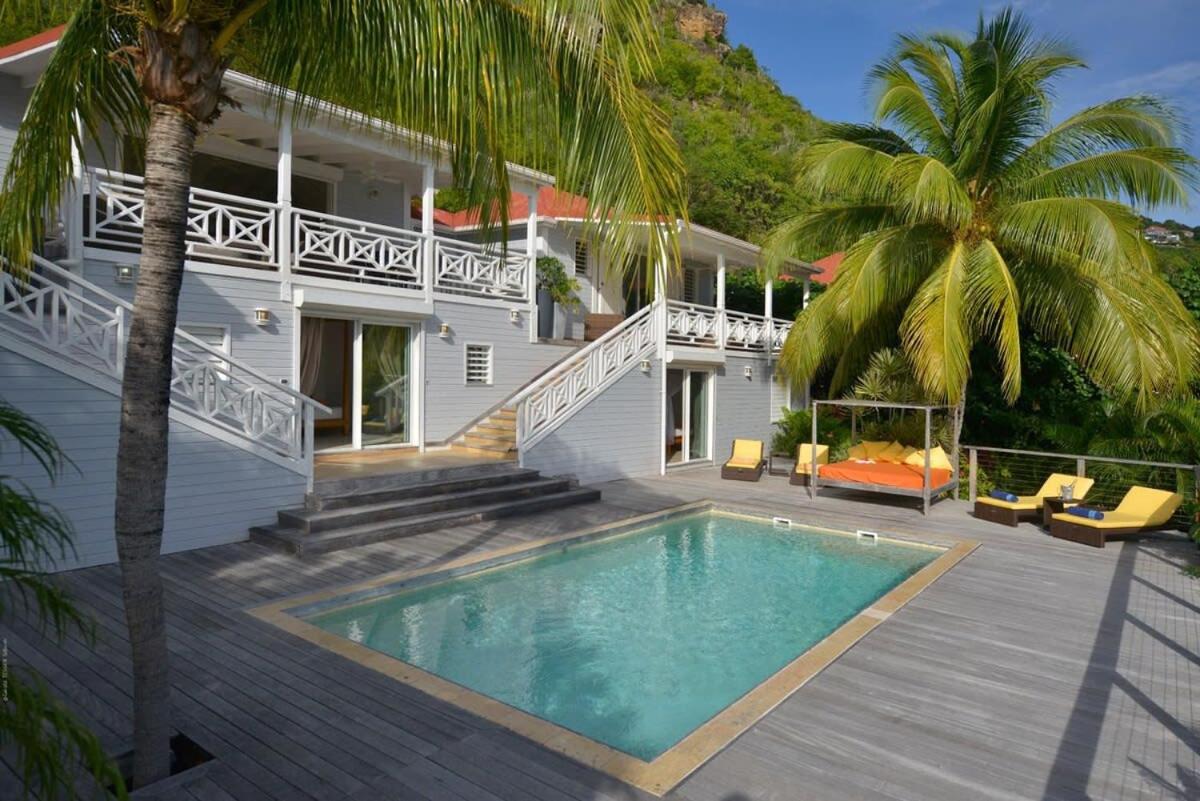 Authentic Summer Villa in Corossol Hillside