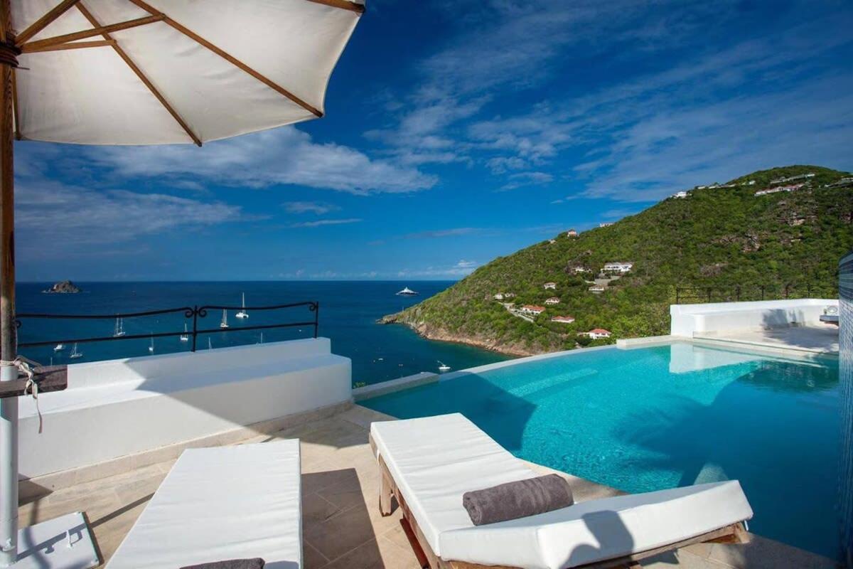 Exclusive Holiday Villa with Warm Sunsets