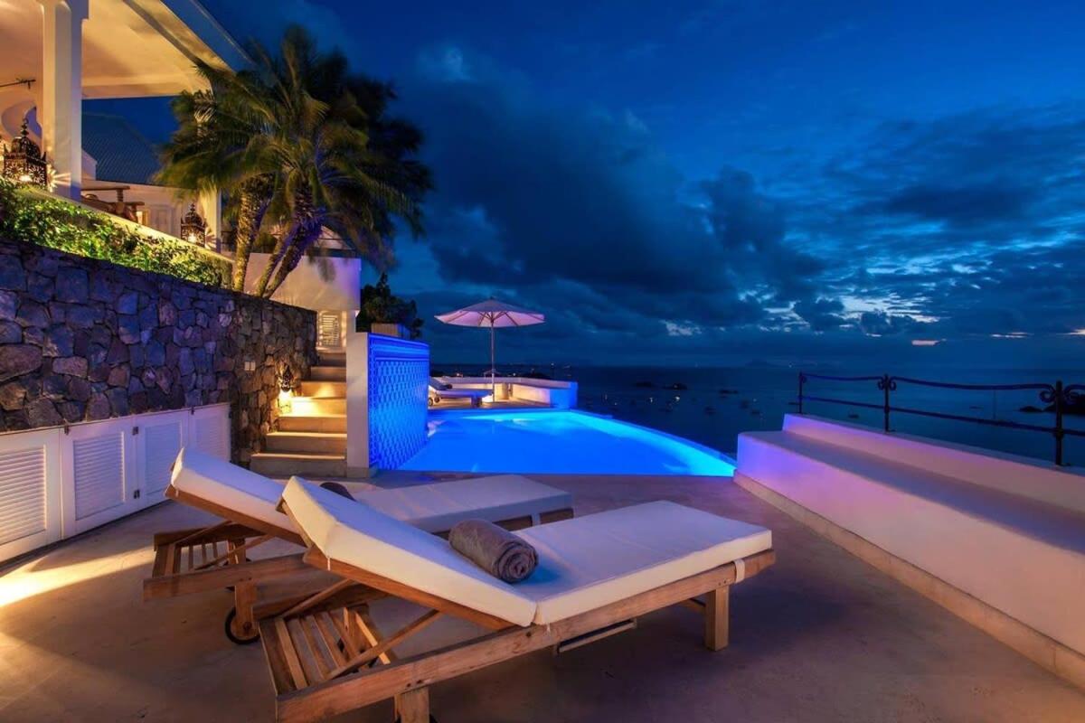 Exclusive Holiday Villa with Warm Sunsets