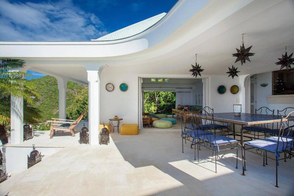 Exclusive Holiday Villa with Warm Sunsets