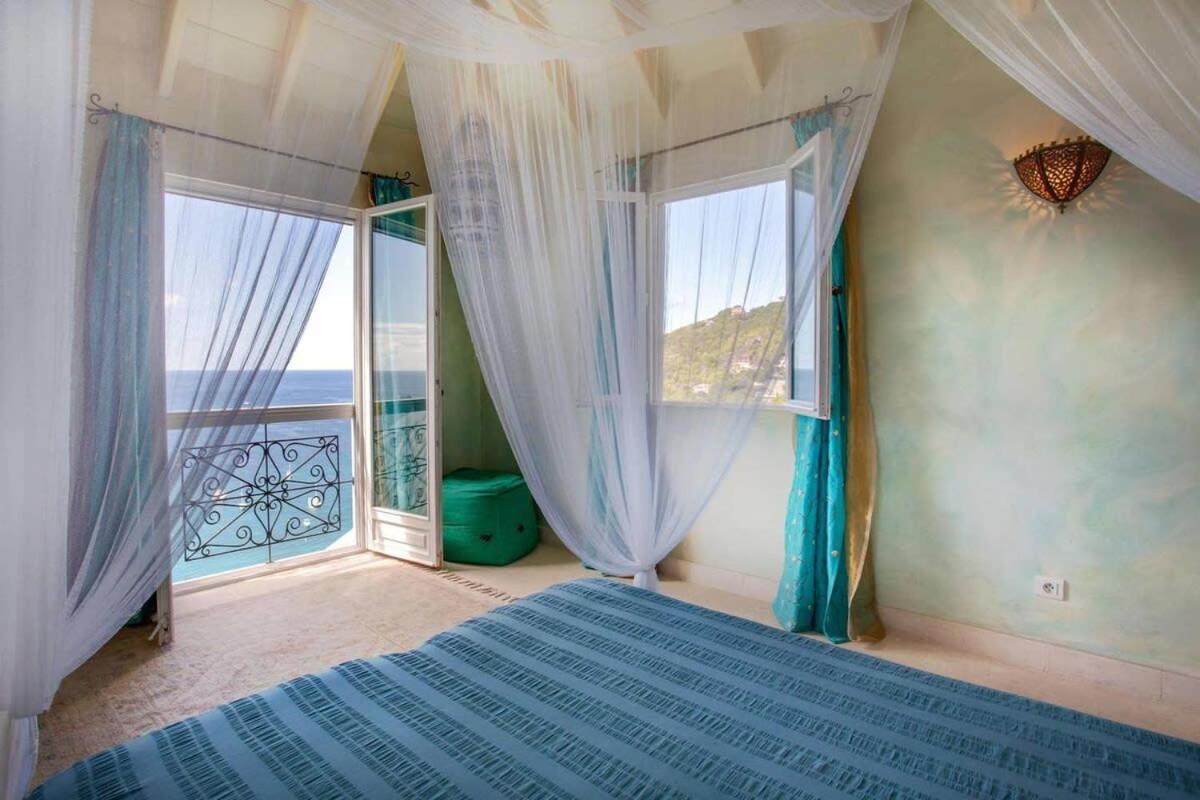Exclusive Holiday Villa with Warm Sunsets