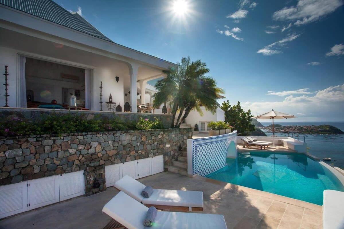 Exclusive Holiday Villa with Warm Sunsets