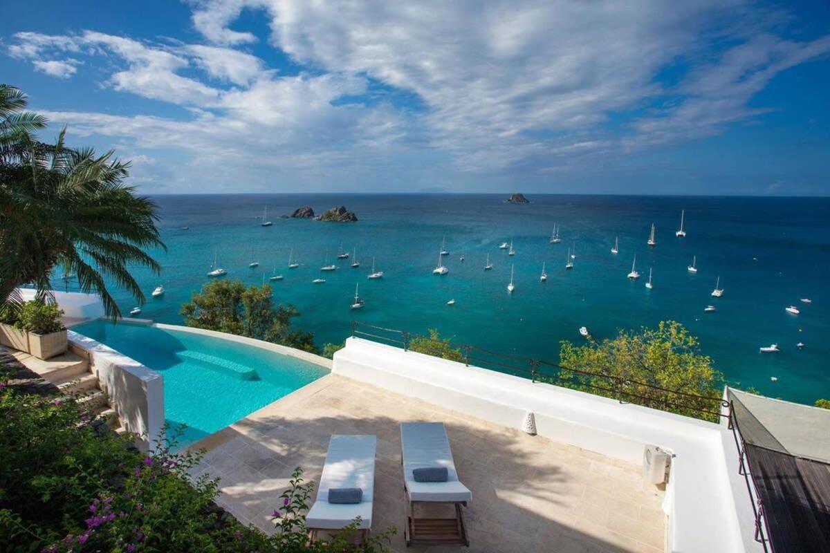 Exclusive Holiday Villa with Warm Sunsets