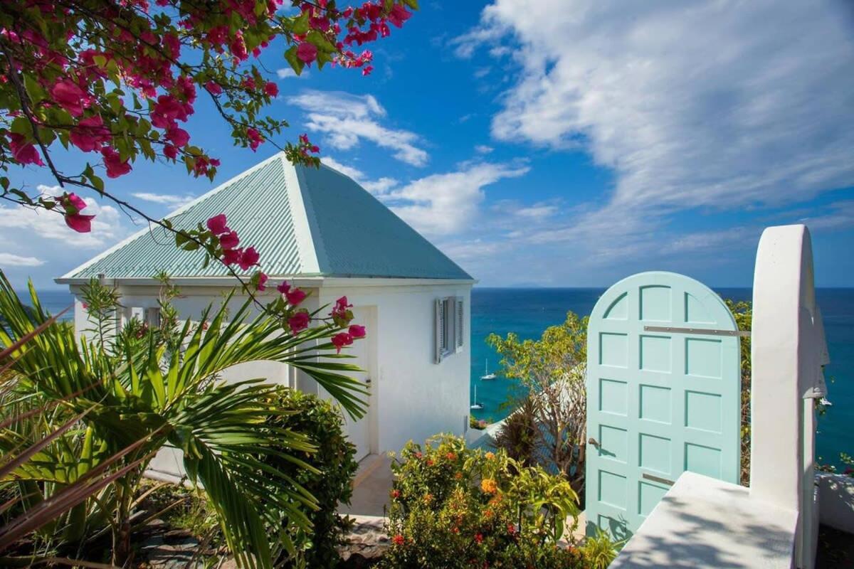 Exclusive Holiday Villa with Warm Sunsets