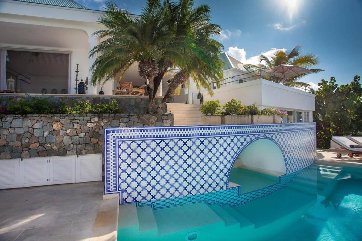 Exclusive Holiday Villa with Warm Sunsets