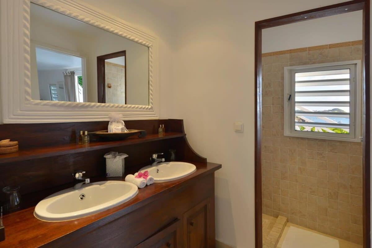 Authentic Summer Villa in Corossol Hillside